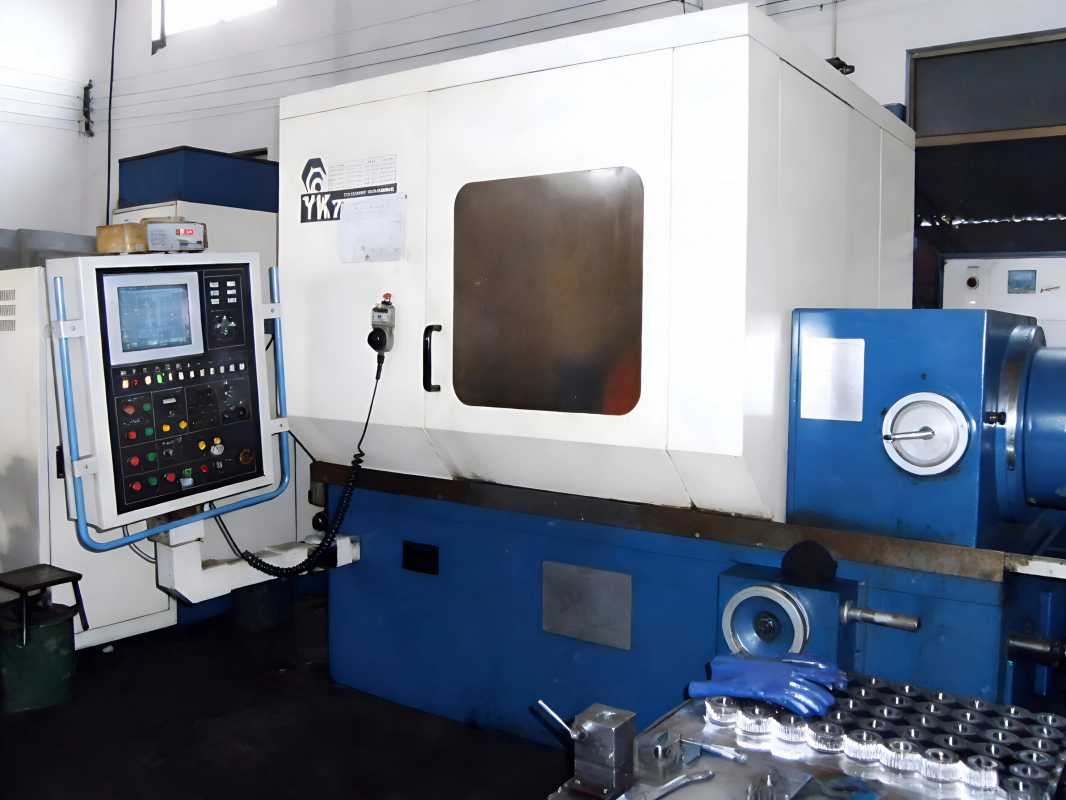 CNC gear grinding machine Advanced CNC gear grinding machine ensuring sub-micron tooth profile accuracy