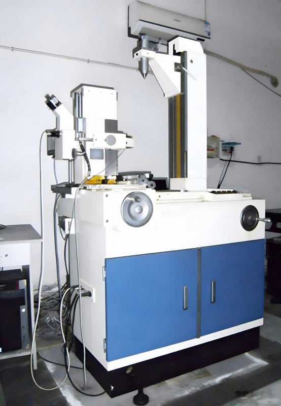Gear precision measuring instrument Gear precision measuring instrument